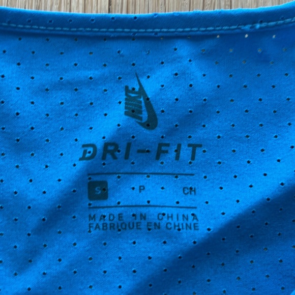 Nike crop top - Picture 4 of 6